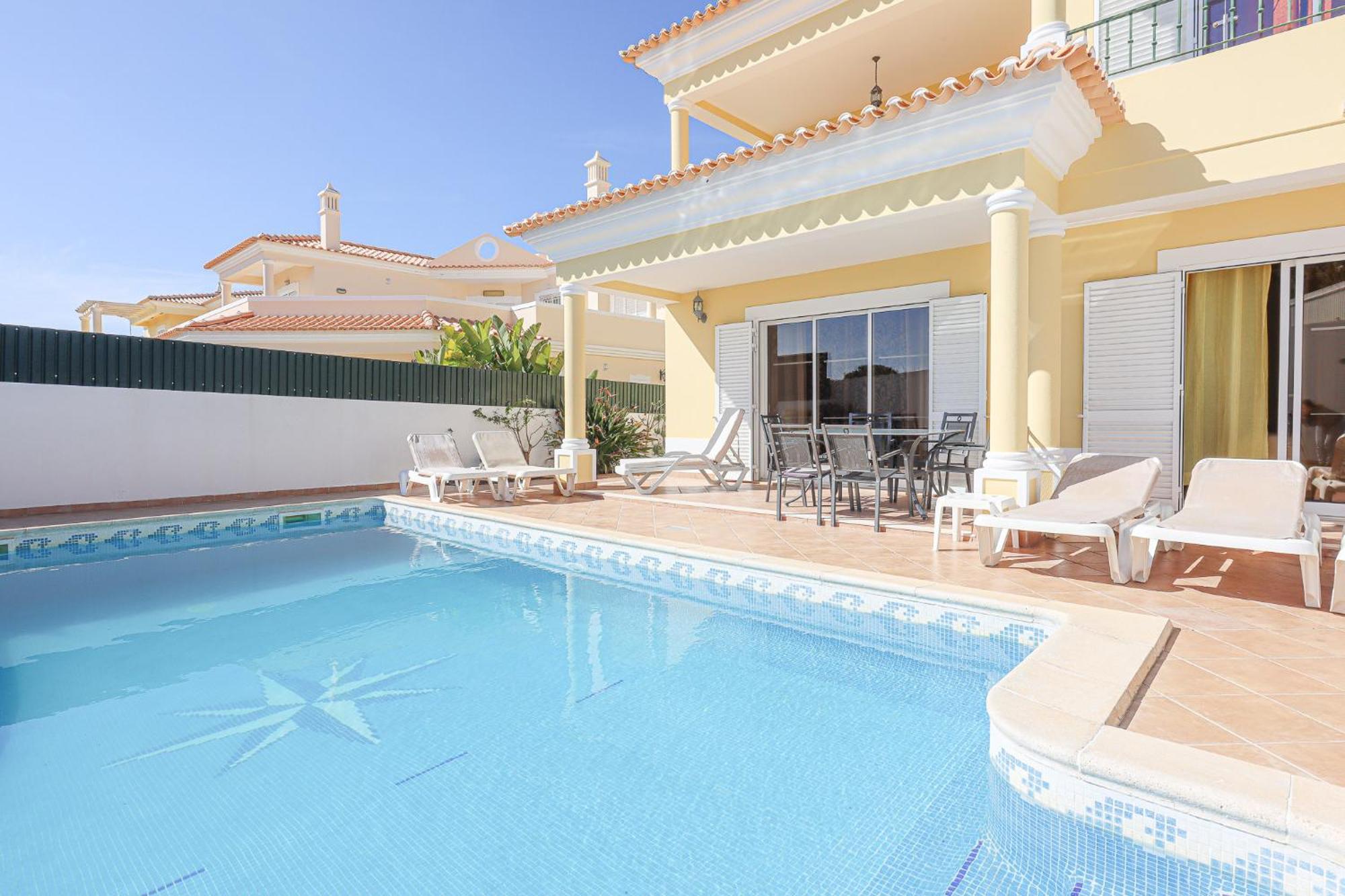 Tio Pedro - Swimming Pool - For Families- By Bedzy * Albufeira