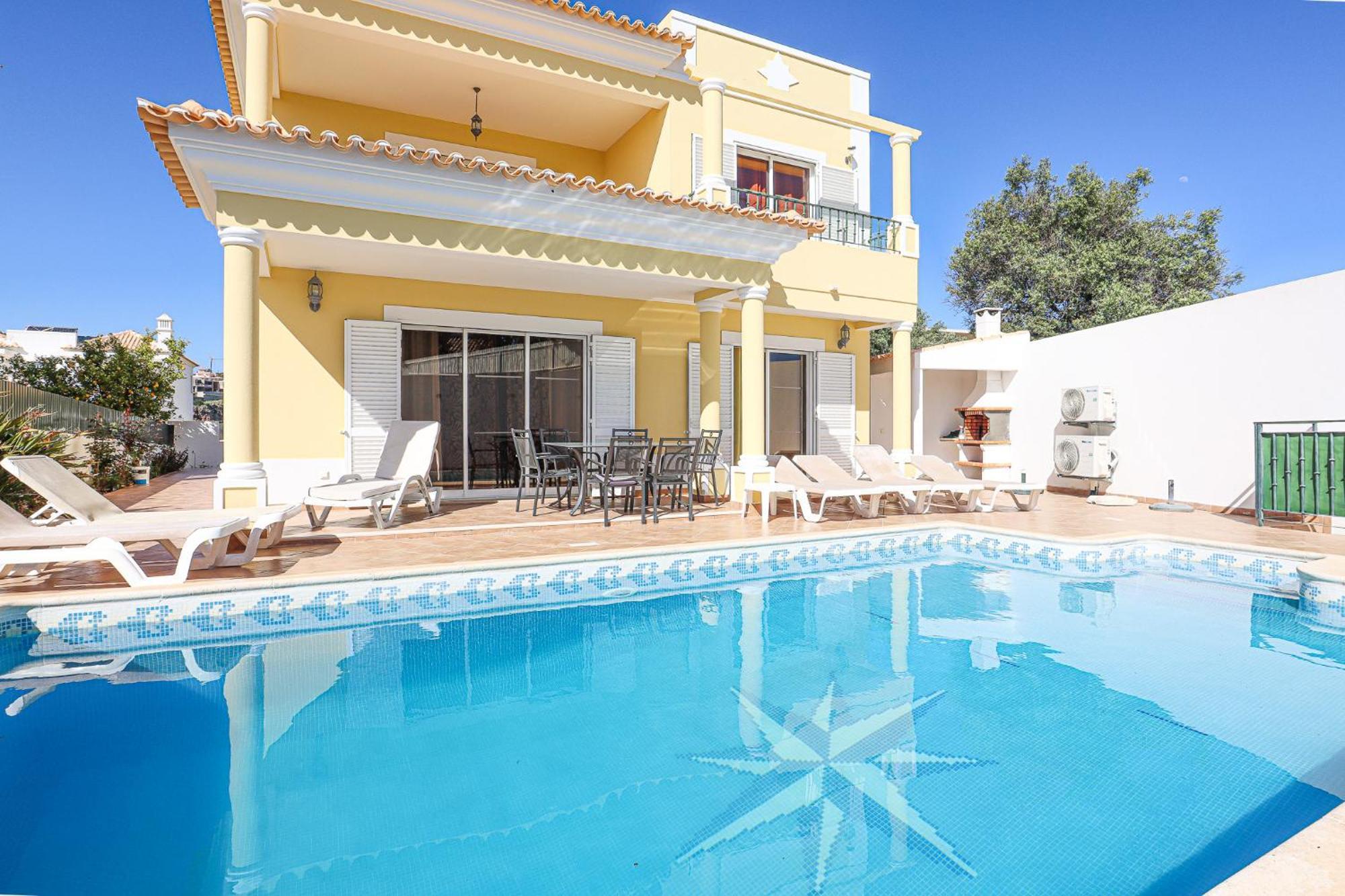 Tio Pedro - Swimming Pool - For Families- By Bedzy *